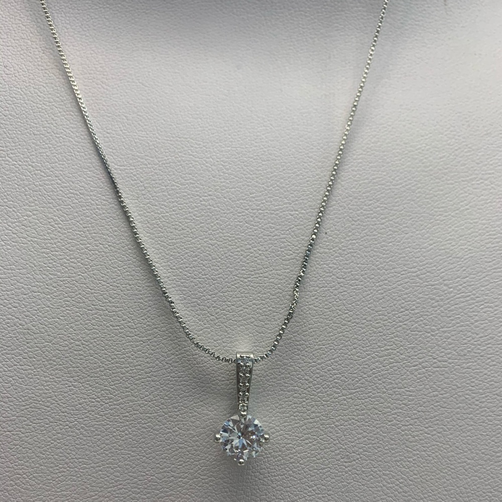 Solitaire Sapphire Necklace!